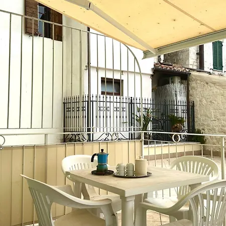 N219 - Numana, Ampio Bilocale In Centro Con Posto Auto * Нумана